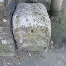 Milestone, London Road, jct with Sun Hill