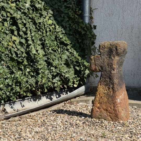 Smírčí kříž u rohu ulic Jirkovská a Chomutovská v Údlicích