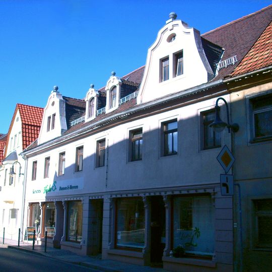 Wohnhaus in geschlossener Bebauung mit Laden Wettinstraße 1