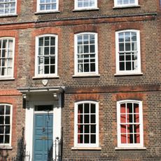 113 Mile End Road E1