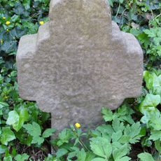 Grabkreuz am Brunnen 111