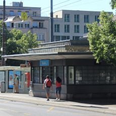 Streetcar waiting hall Bahnhofplatz