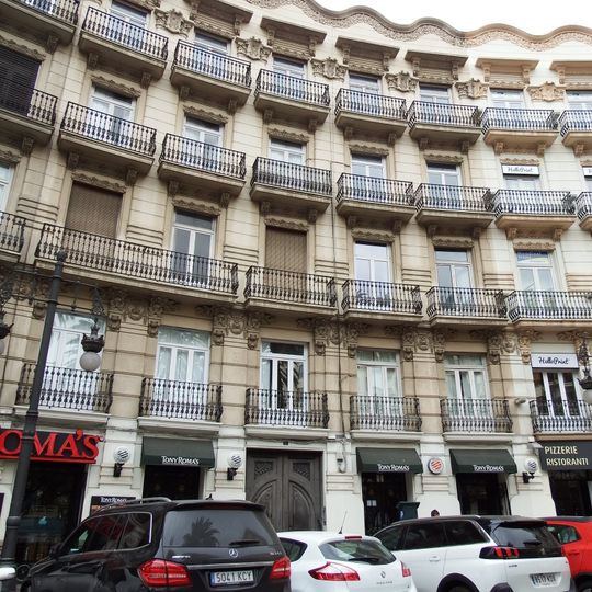 Casas Chapa, edificio de Plaza Cánovas del Castillo 2
