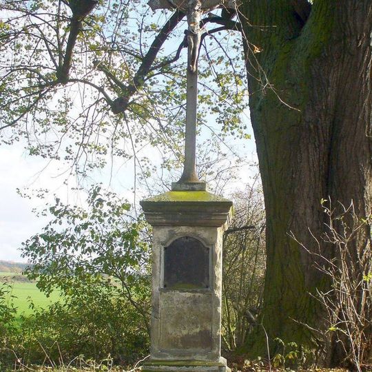 Kříž u silnice na východním okraji Křešova