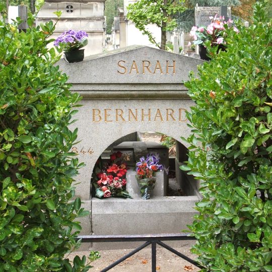 Grave of Bernhardt