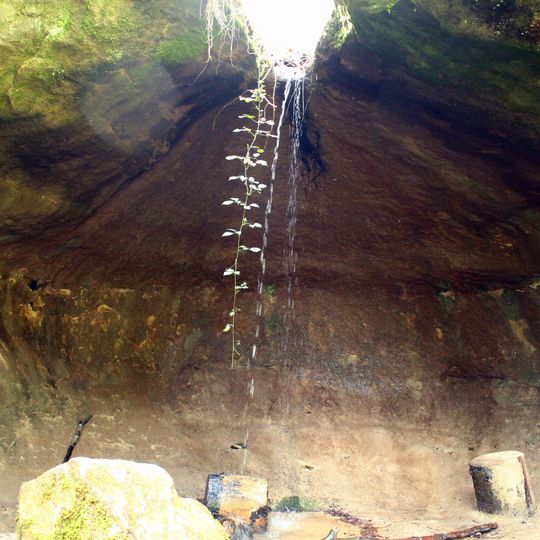 Schillergrotte u. Höhlenwasserfall