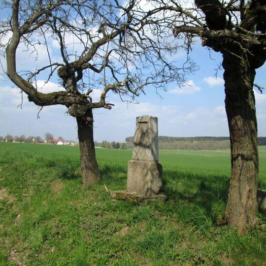 Kříž u Mostic pod rozcestím