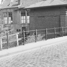 Brug over de schoteldoekshaven met balusterleuningen