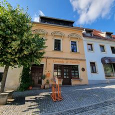Wohnhaus in geschlossener Bebauung Dresdner Straße 32