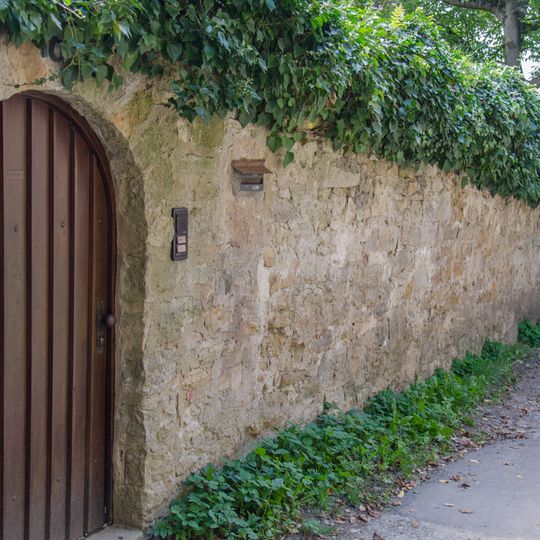 Klosterweth 16, Einfriedung