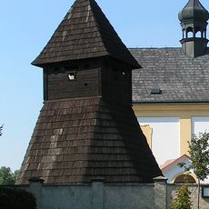 Zvonice u kostela v Lučicích