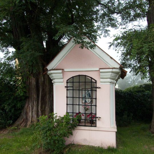 Kaplička v centru vsi