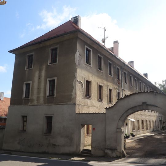 Budova manufaktury v Náměšti nad Oslavou