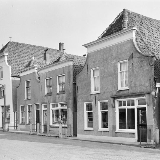 Pand met gepleisterde puntgevel