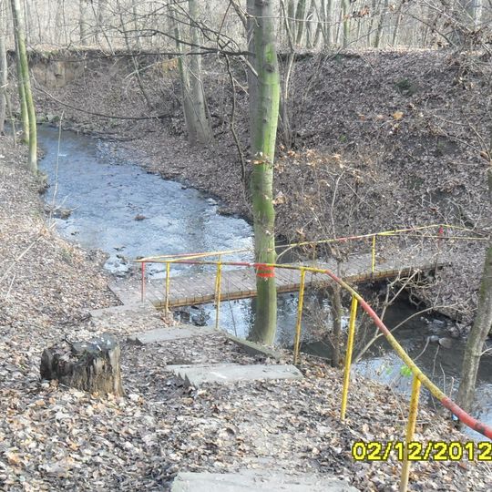 Lávka přes Říčanský potok západně od čistírny odpadních vod v Uhříněvsi