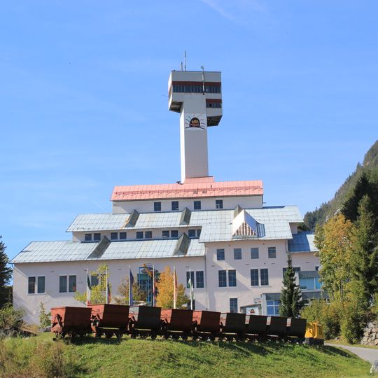 Antonischacht mit Förderturm, Aufbereitungsanlage, Bergschmiede und Museum