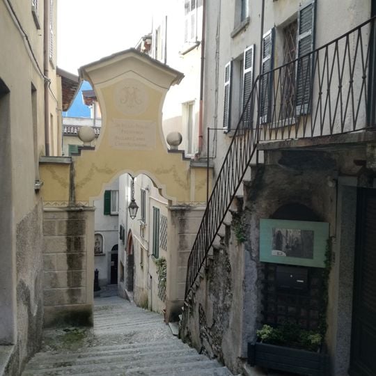 Porta di Novareno