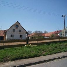 Kříž v Lejčkově u cesty na Oblajovice