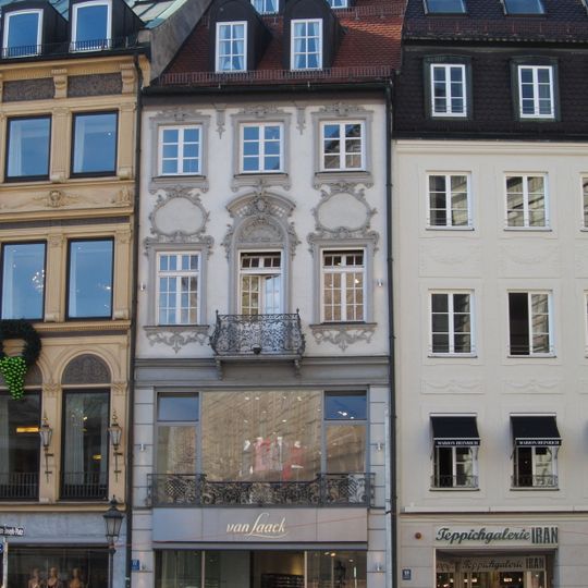 Ehem. Bürgerhaus, jetzt Geschäftshaus