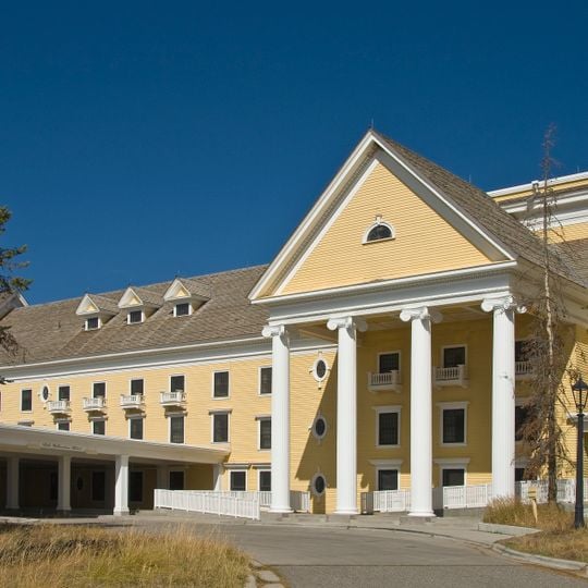 Lake Yellowstone Hotel & Cabins