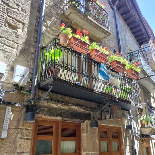 Casa Santa Engracia 33