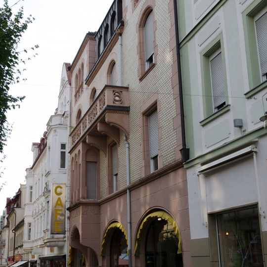 Wohn- und Geschäftshaus