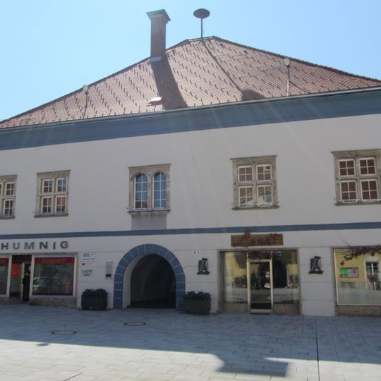 Wohn- und Geschäftshaus