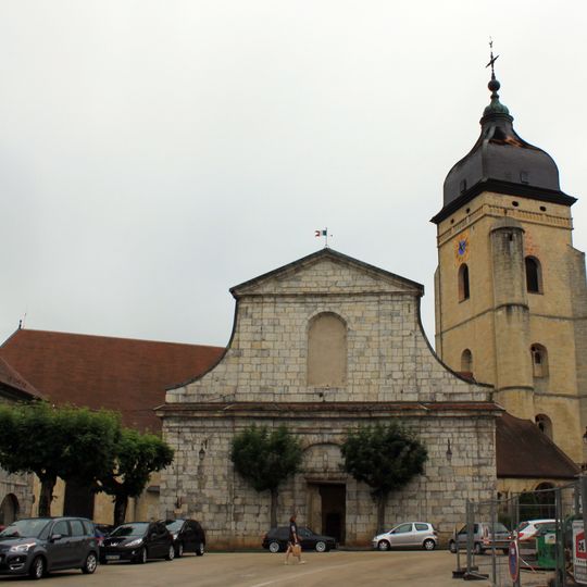 Construction en avant de l'église Saint-Bénigne de Pontarlier