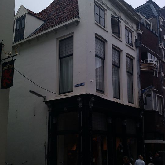 Hoekpand onder schilddak