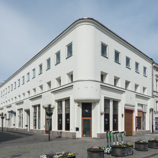 Dom pod Biustonoszami