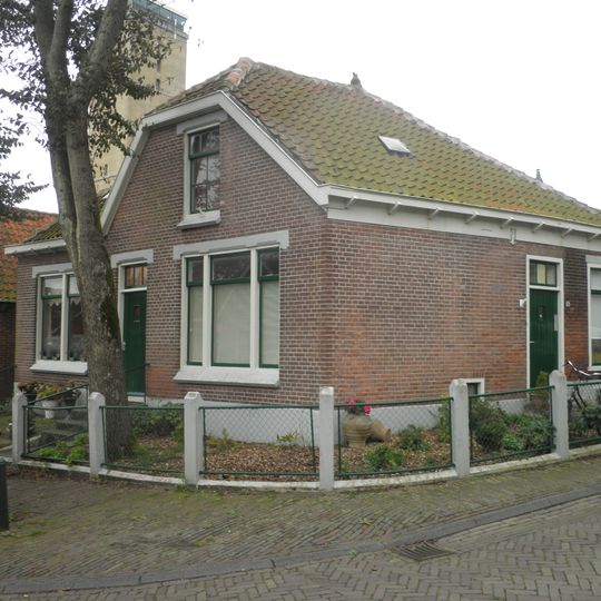 Dubbele hoekwoning in Overgangsstijl