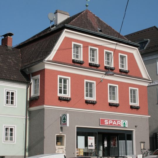 Wohn- und Geschäftshaus