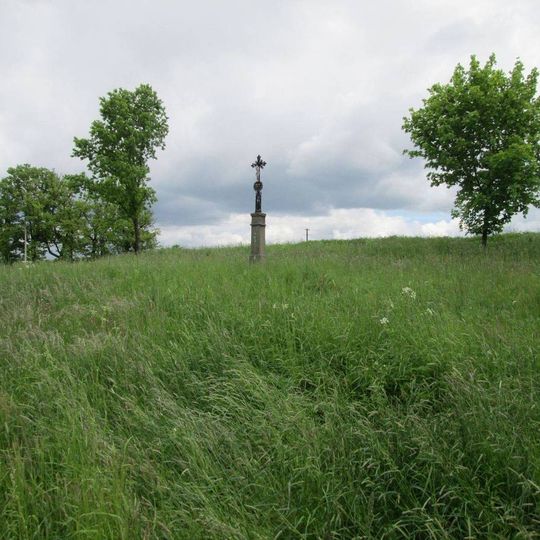 Kříž v zatáčce západně od Neznašova