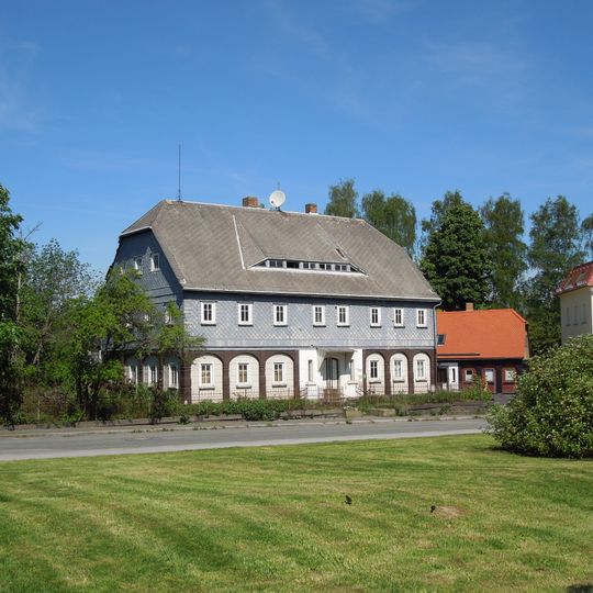 Ernst-Thälmann-Straße 4