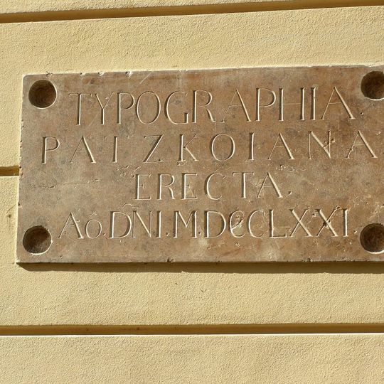 Korlatkova kúria, tabuľa pamätná