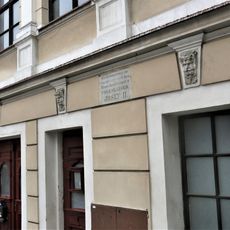 Pamětní deska císaře Josefa II. na domě na náměstí Míru 43 v Benešově nad Ploučnicí