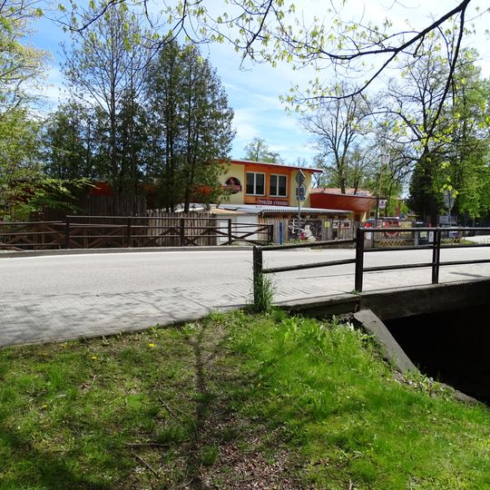 Most Jiráskovy ulice přes Spolský potok v Třeboni