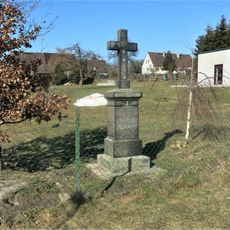 Kříž v zahradě domu Havířská 10 v Rumburku