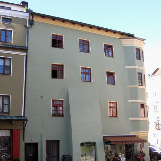 Wohn- und Geschäftshaus