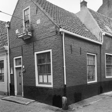 Eenvoudige pand op de hoek van de ceciliasteeg