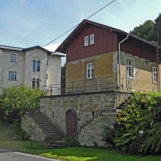 Wohnhaus in offener Bebauung mit Treppenaufgang Friedrich-Gottlob-Keller-Straße 9