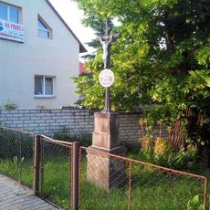 Kříž v Jincích u křižovatky