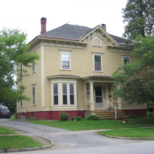Maple Street-Clarks Avenue Historic District