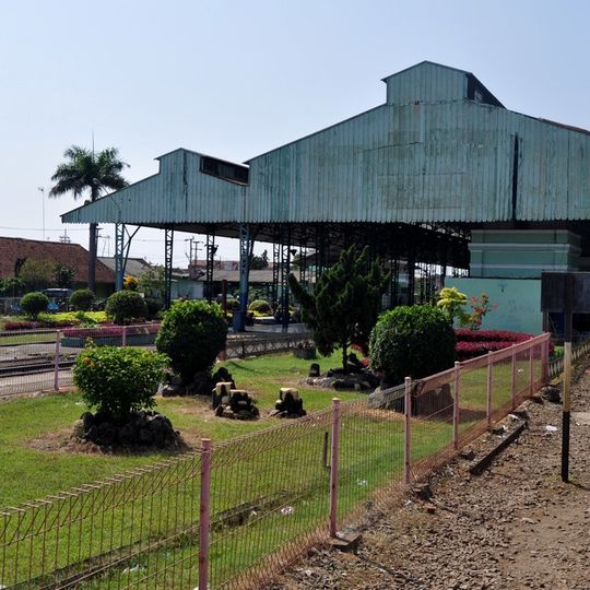 Cikampek railway station