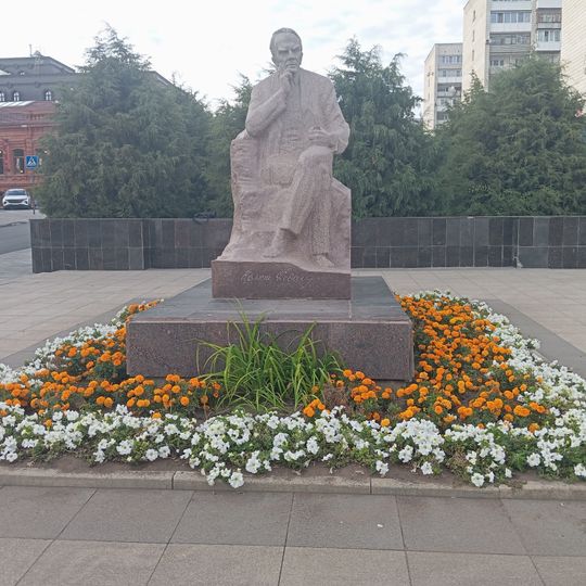 K. A. Fedin haykali
