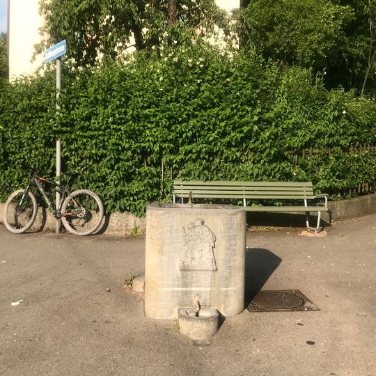 Castione-Granitbrunnen mit Relief