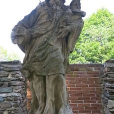 Sochy svatého Jana Nepomuckého a svatého Josefa na hradě Klenová