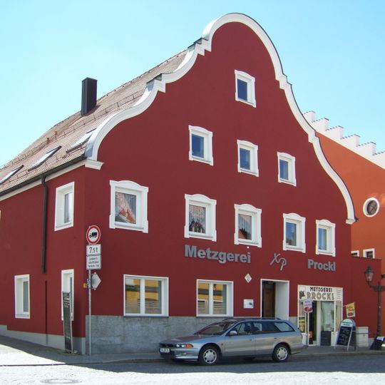 Gasthaus mit Wellengiebel