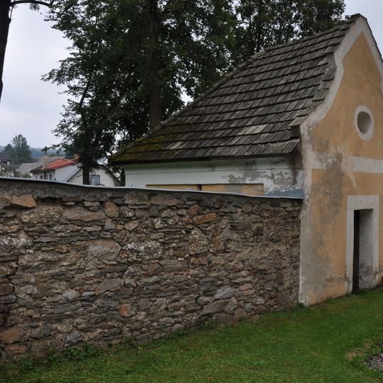 Márnice u kostela svatého Kříže ve Sněžném