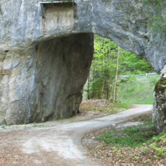 Pierre Pertuis, gehauener Durchgang mit römischer Inschrift